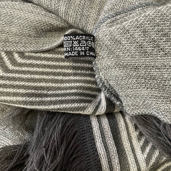 Grey Chevron Fringed Knitted Duster, OS NWOT! - Picture 9 of 9